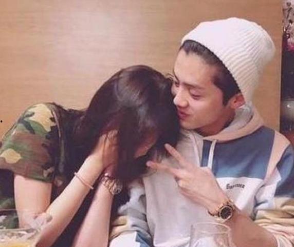 鹿晗关晓彤被其他明星爆料视频,娱乐圈风波再起,真相成谜?” 第1张 鹿晗关晓彤被其他明星爆料视频,娱乐圈风波再起,真相成谜?” 第1张